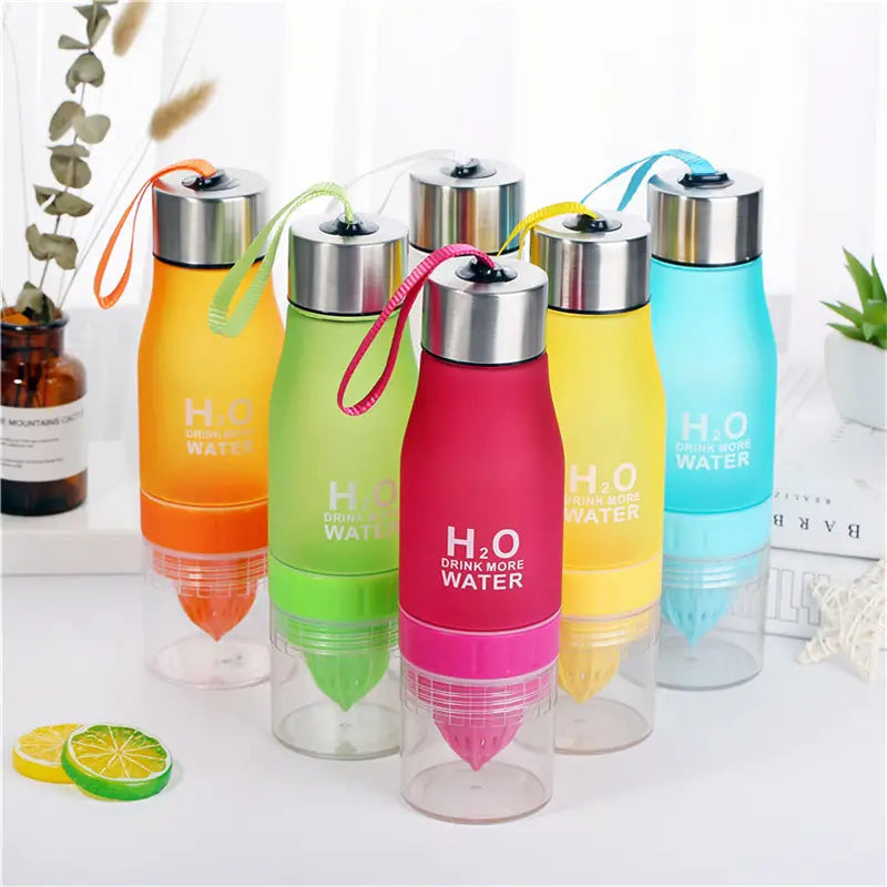 Colorful Plastic Lemon Juicing Cups with Creative Design